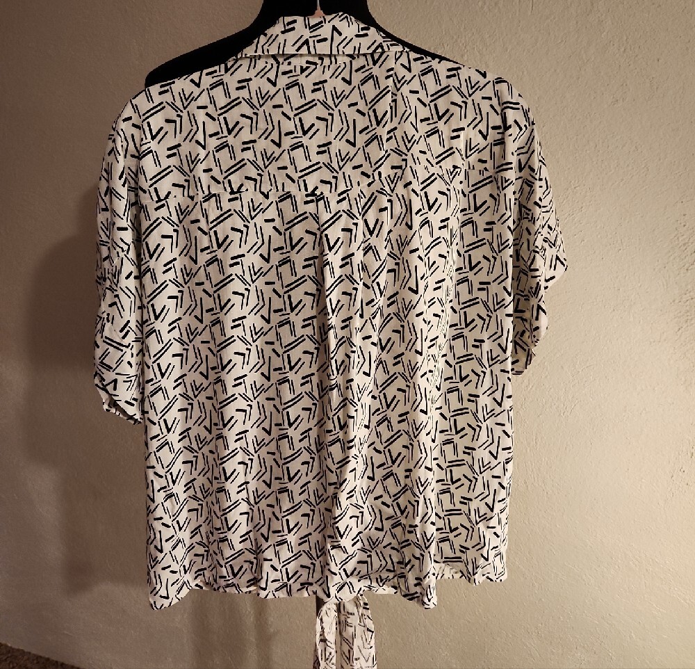 Gee Gee White Printed Tie Waist Short Set Size 2XL NWOT - Picture 3 of 7